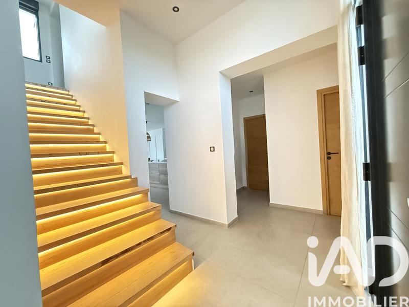 Maison - 235 m² - 8 pièces
