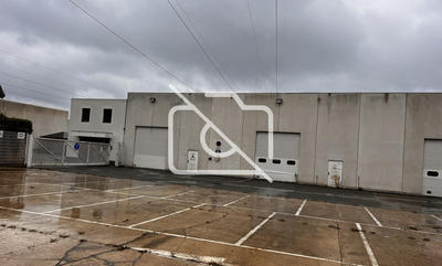 Entrepôt - 1 200 m²