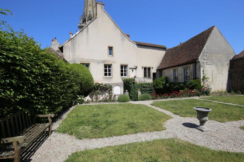 Maison - 240 m² - 8 pièces