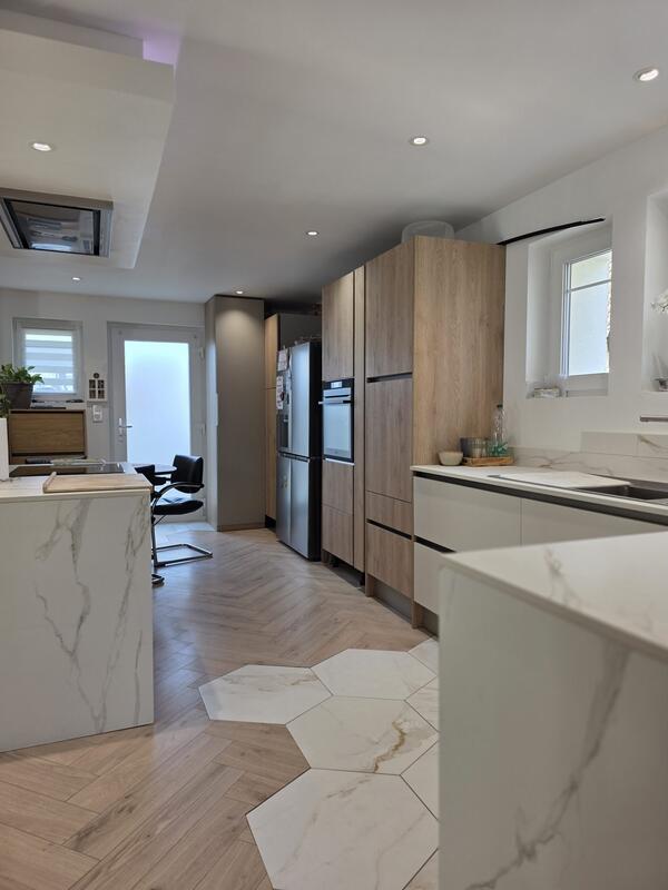 Maison traditionnelle - 280 m² - 6 pièces