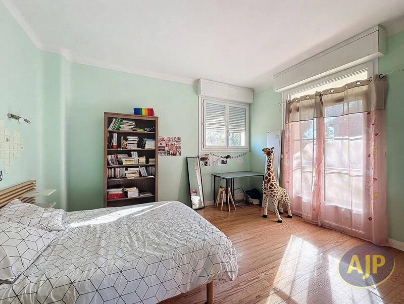 Maison - 186 m² - 5 pièces