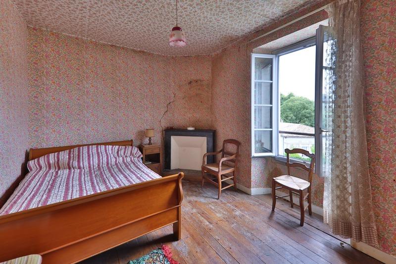 Maison - 230 m² - 9 pièces