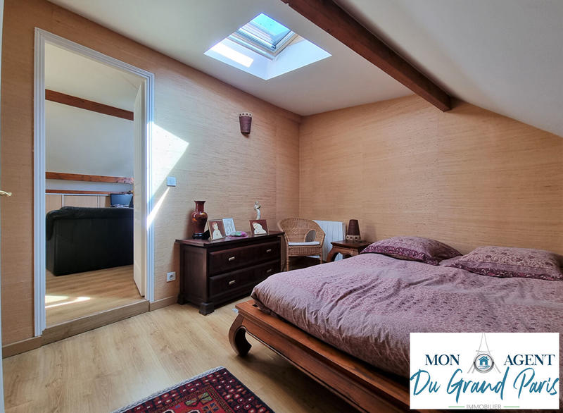 Maison - 280 m² - 9 pièces