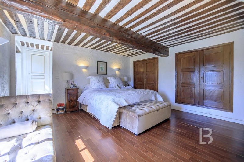 Maison - 213 m² - 7 pièces