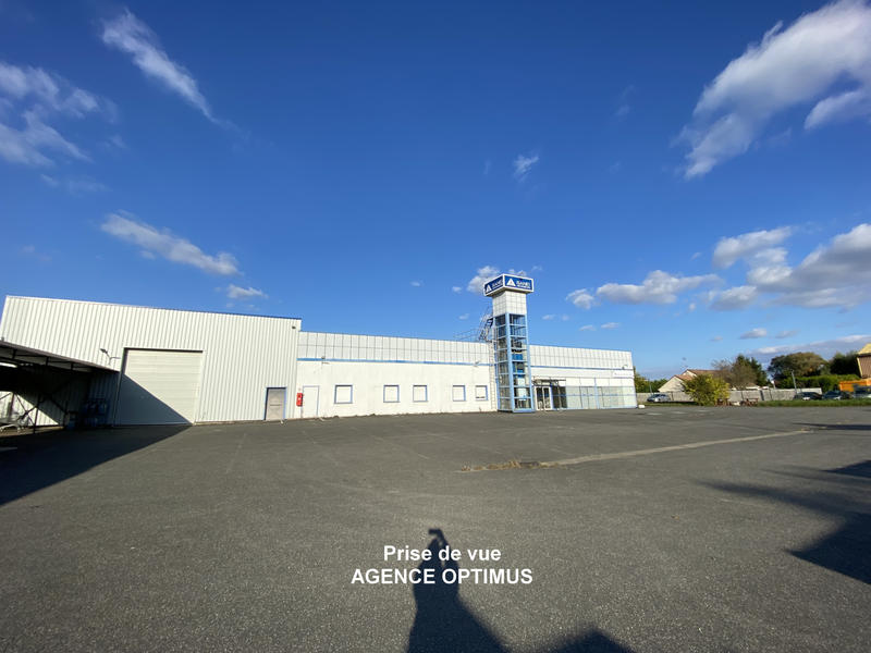 Local commercial - 2 100 m²