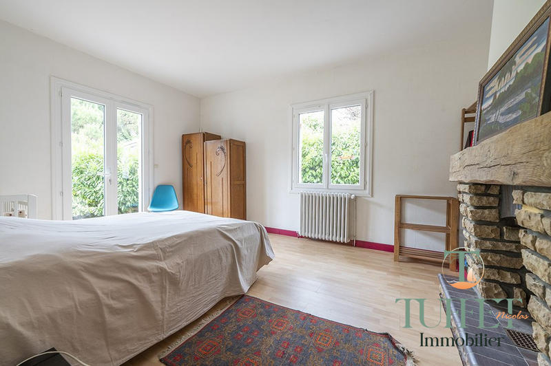 Maison - 220 m² - 9 pièces