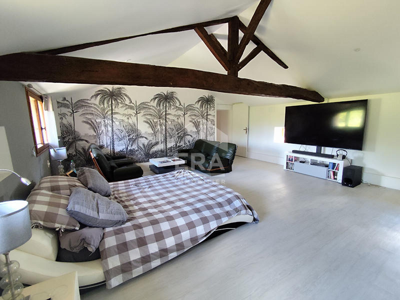 Maison - 221 m² - 8 pièces