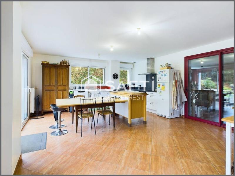 Maison - 260 m² - 8 pièces