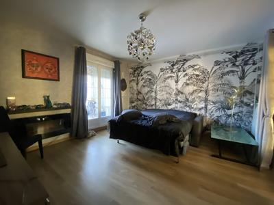 Maison - 215 m² - 8 pièces