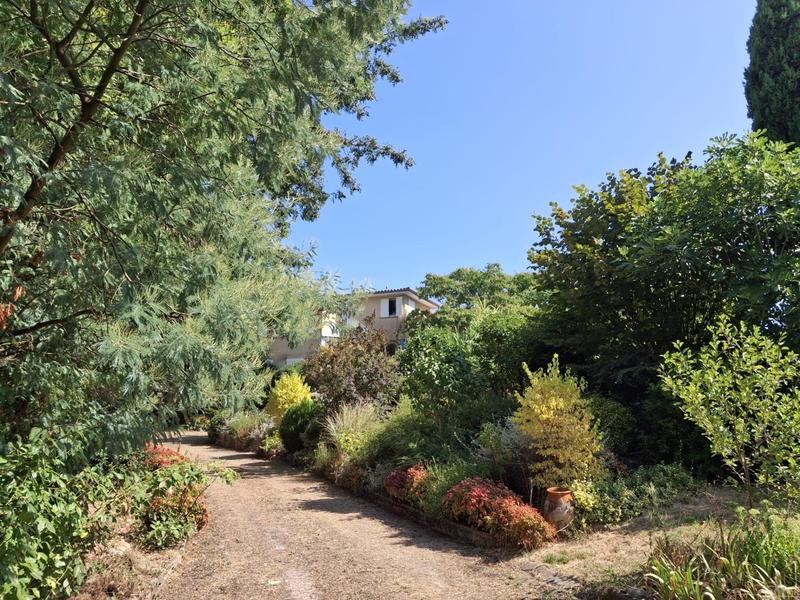 Maison - 182 m² - 10 pièces