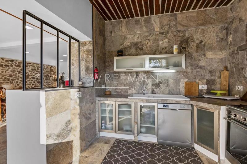 Propriété - 300 m² - 9 pièces