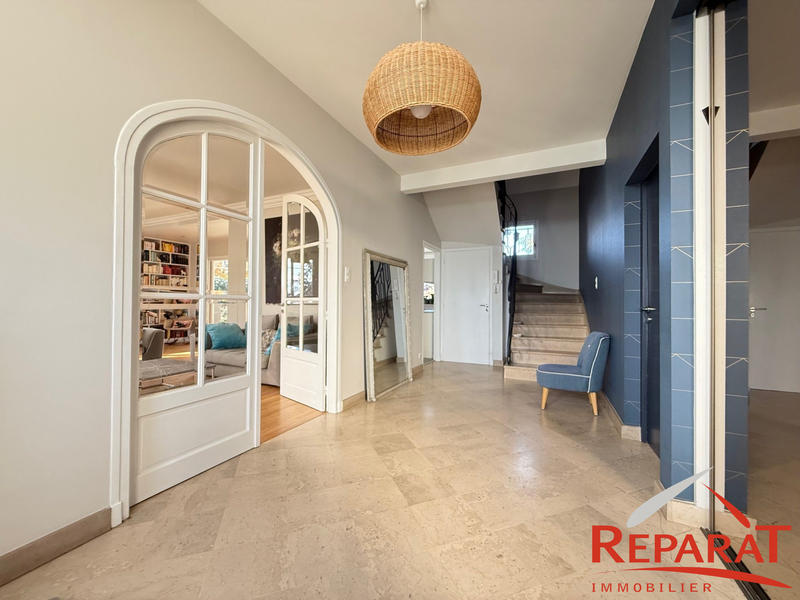 Maison - 200 m² - 8 pièces