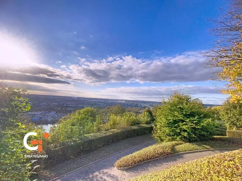 Appartement - 92 m² - 5 pièces