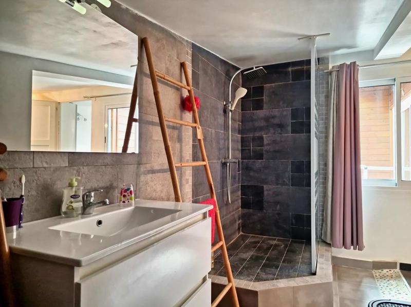 Villa - 371 m² - 6 pièces