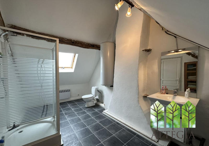 Maison traditionnelle - 151 m² - 7 pièces