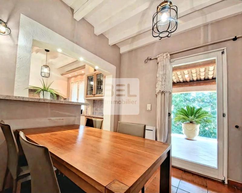 Propriété - 144 m² - 6 pièces