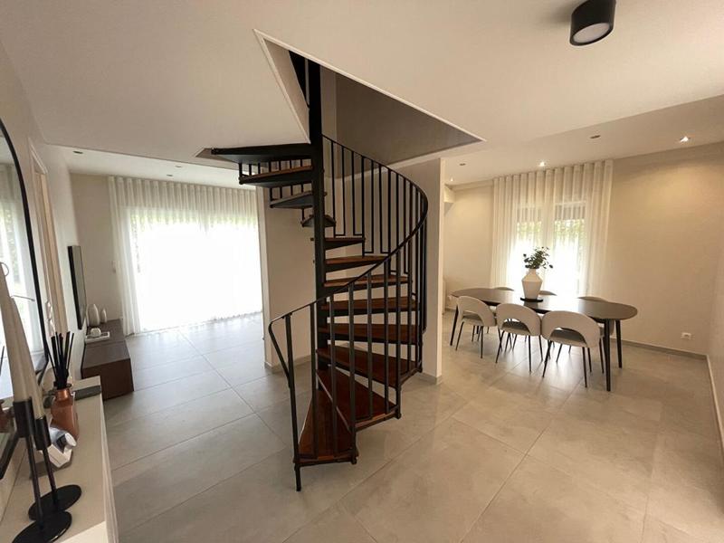 Maison - 127 m² - 6 pièces