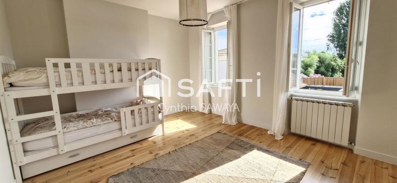 Maison - 241 m² - 7 pièces