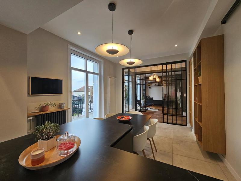 Maison - 270 m² - 11 pièces