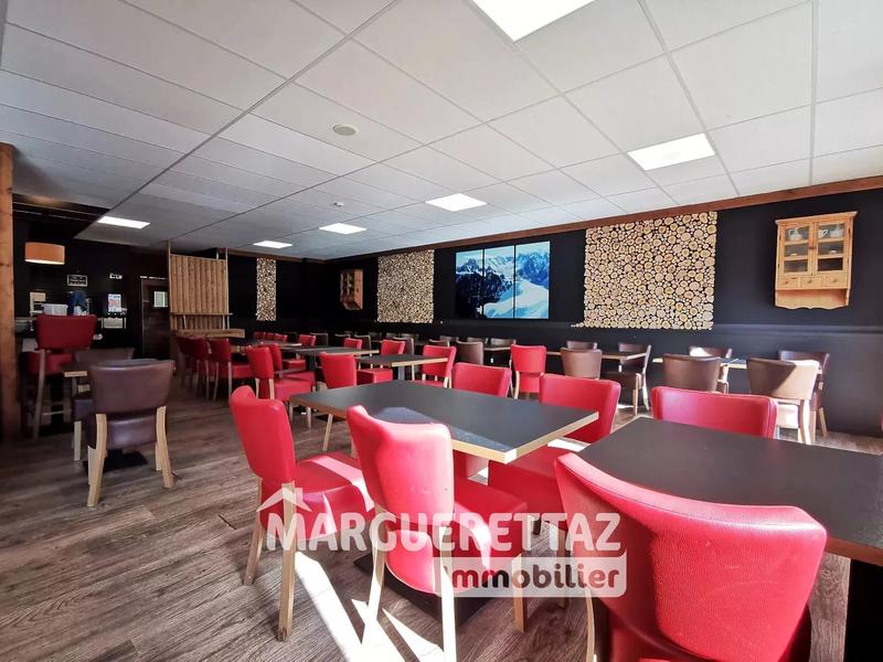 Propriété - 3 500 m² - 70 pièces