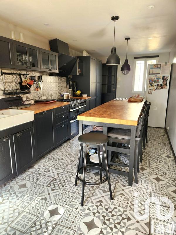 Maison - 220 m² - 7 pièces