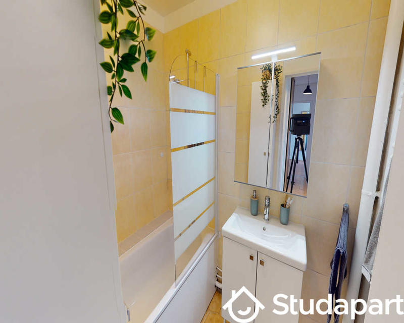 Chambre - 80 m² - 1 pièce