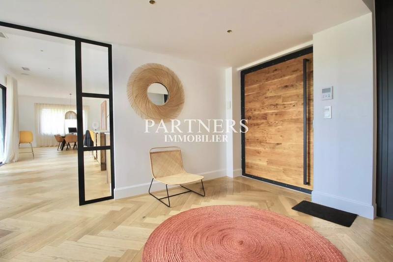 Maison - 270 m² - 8 pièces