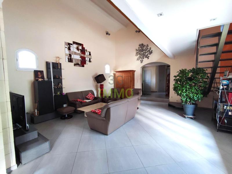 Maison - 238 m² - 8 pièces