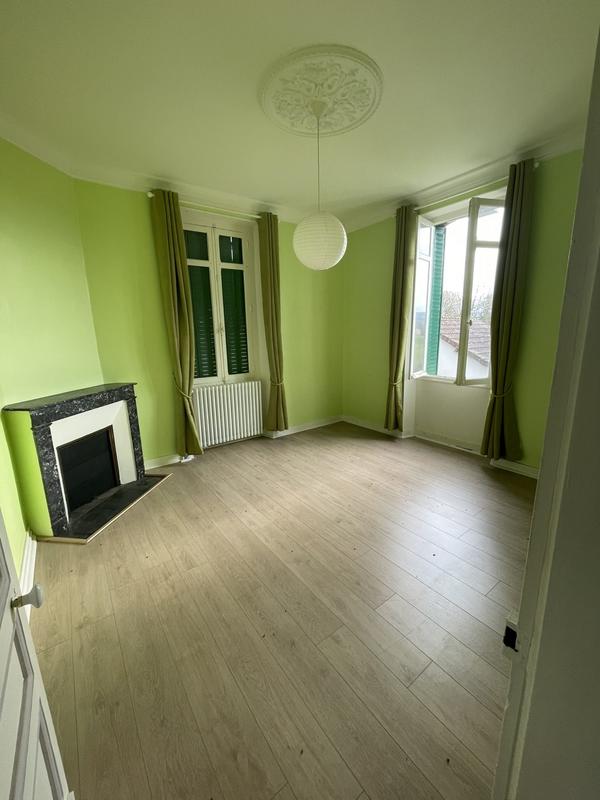 Maison traditionnelle - 153 m² - 7 pièces