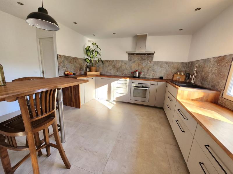 Maison - 200 m² - 8 pièces