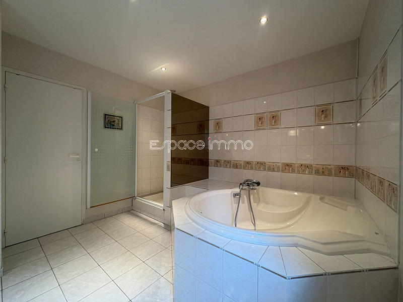 Maison - 184 m² - 5 pièces