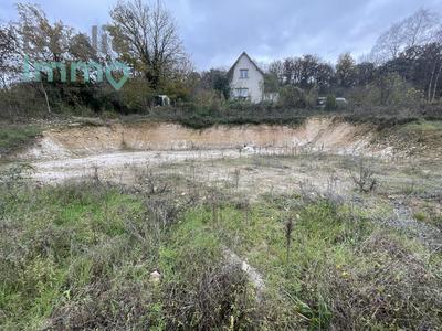 Terrain constructible - 858 m²