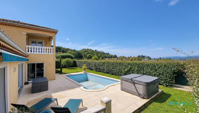 Maison traditionnelle - 130 m² - 5 pièces