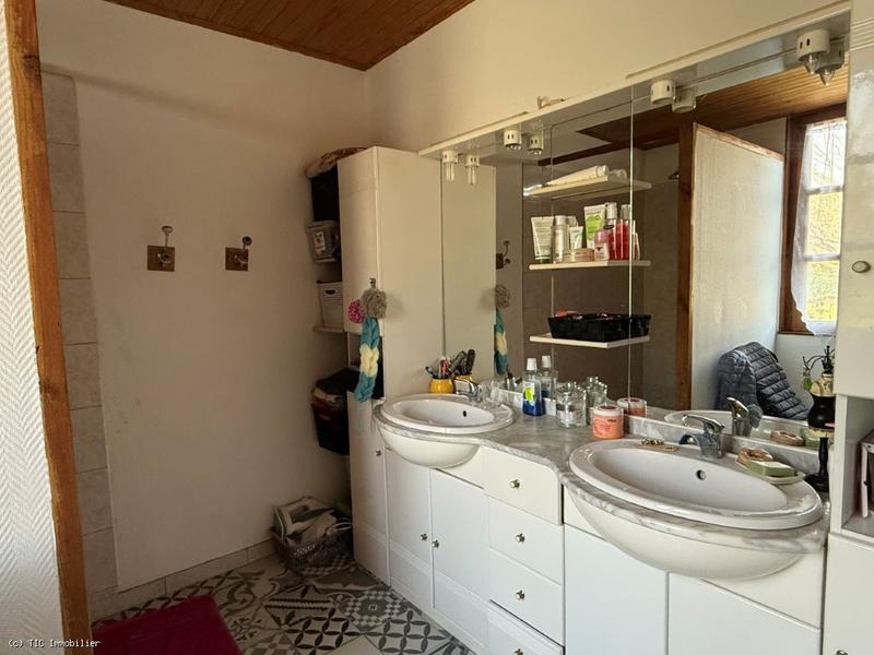 Propriété - 220 m² - 10 pièces