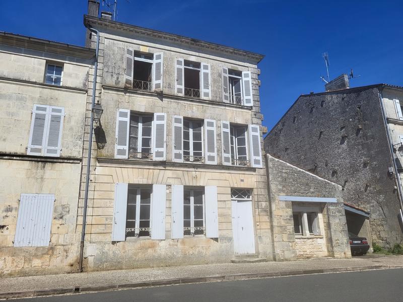 Maison ancienne - 310 m² - 10 pièces