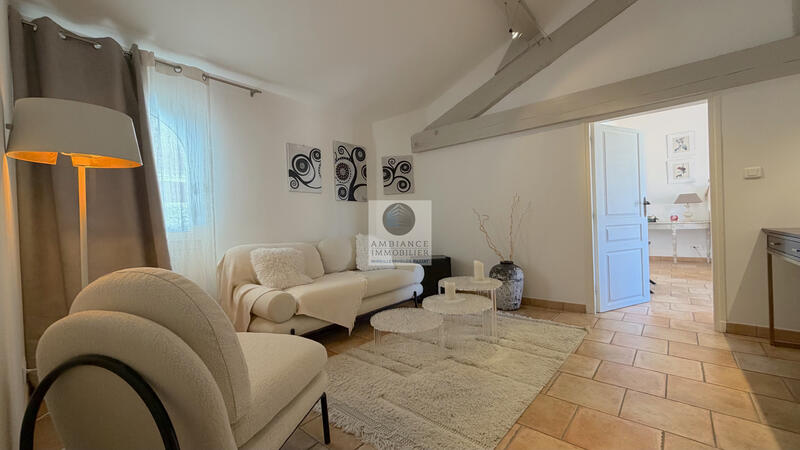 Maison - 649 m² - 15 pièces