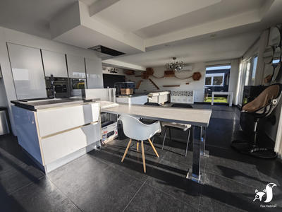 Maison - 243 m² - 11 pièces