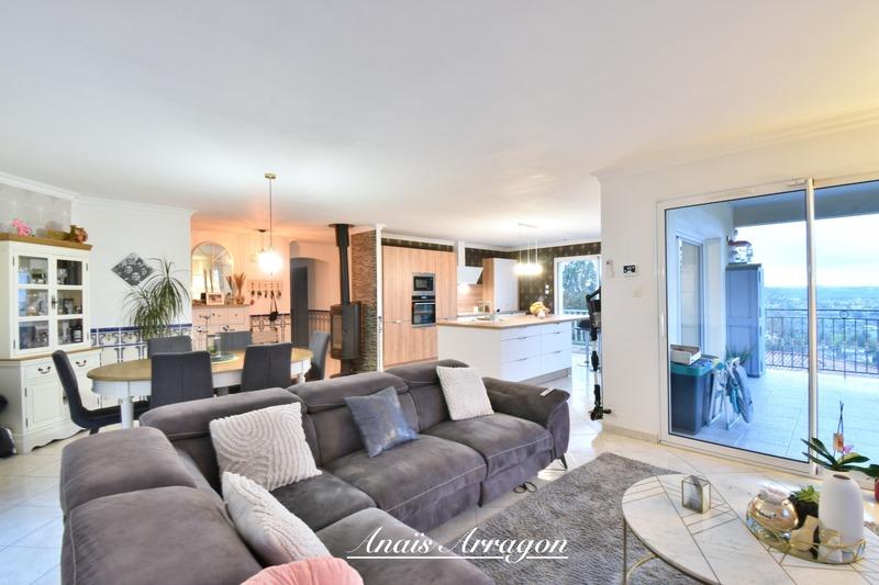 Maison - 232 m² - 8 pièces