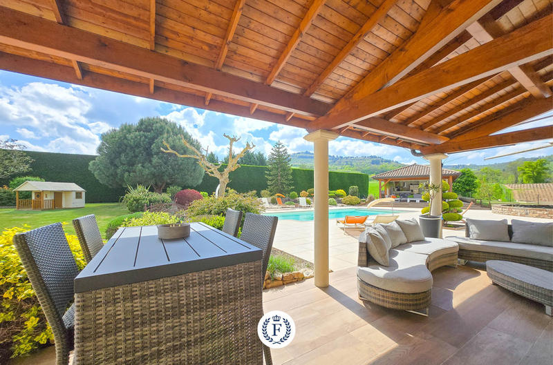 Villa - 250 m² - 8 pièces