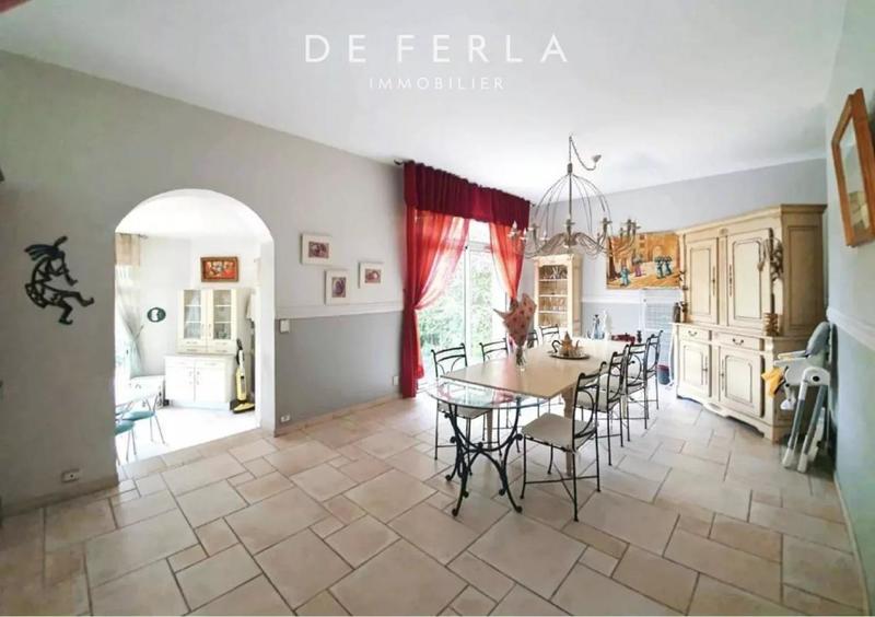 Maison - 340 m² - 10 pièces