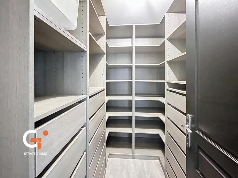 Maison - 205 m² - 7 pièces