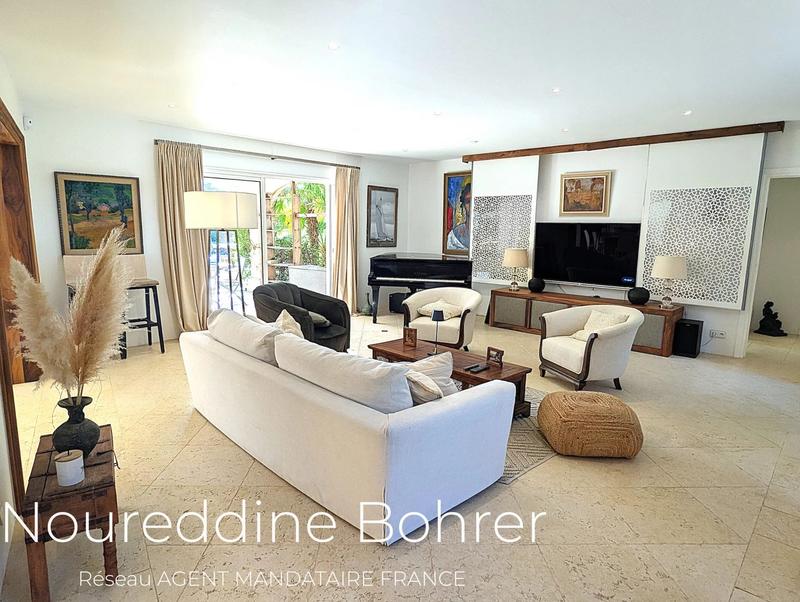 Maison - 251 m² - 7 pièces