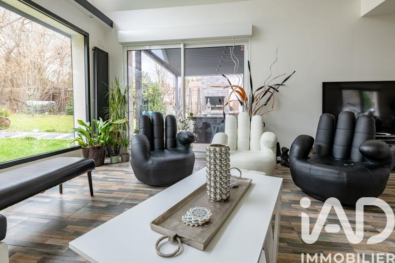 Maison - 210 m² - 9 pièces