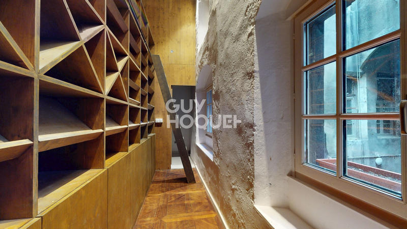 Appartement - 249 m² - 5 pièces