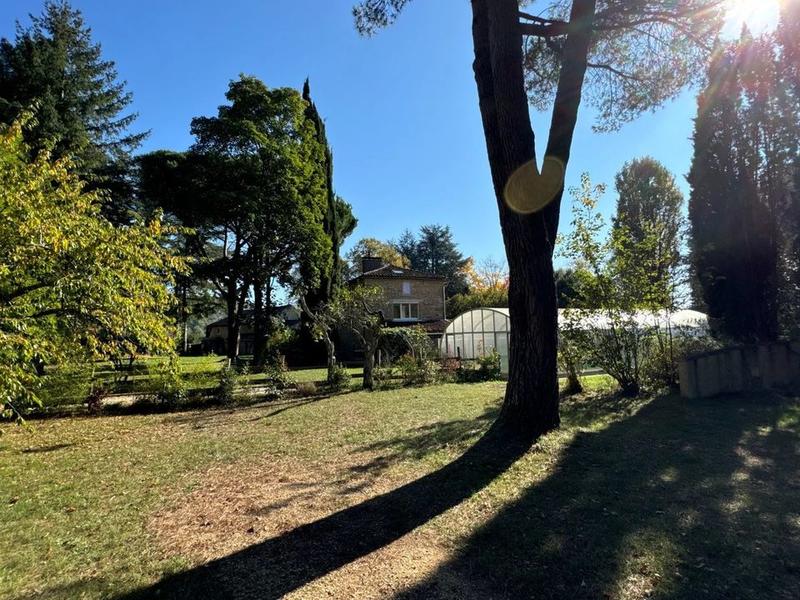 Maison - 537 m² - 22 pièces