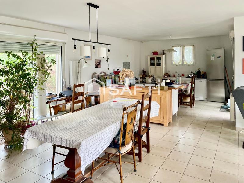 Maison - 210 m² - 10 pièces