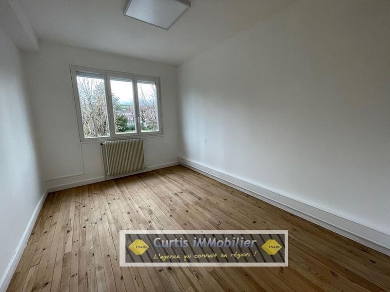 Bureau - 77 m² - 6 pièces