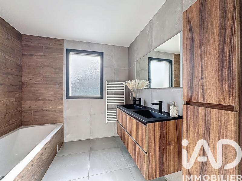 Maison - 98 m² - 4 pièces