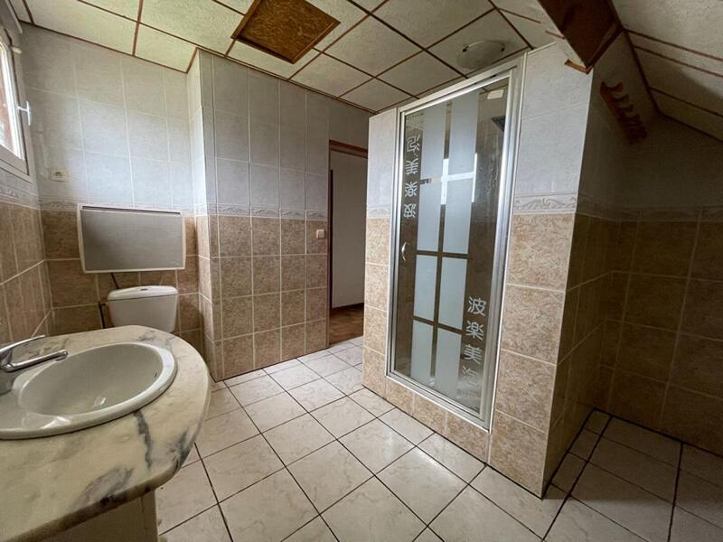 Maison - 201 m² - 8 pièces