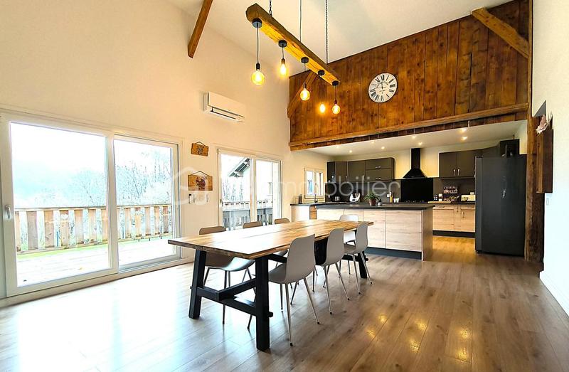 Demeure - 270 m² - 8 pièces